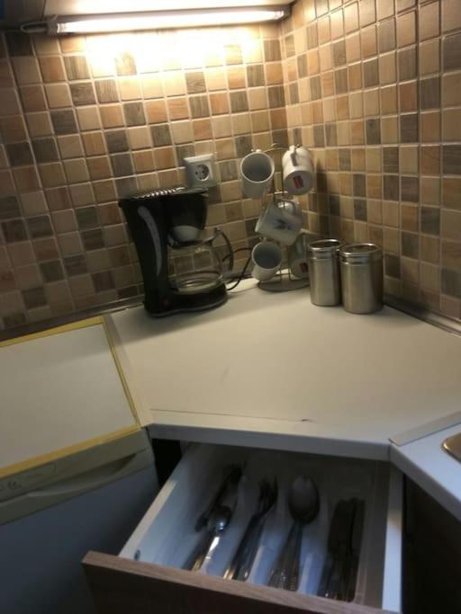 Nice& Cozy Flat 1Min From The Heart Of Athens.Wifi מראה חיצוני תמונה